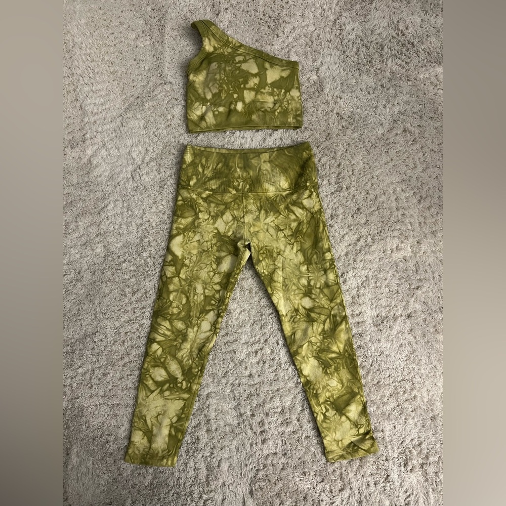 Avocado Green Velvet Leggings High-Waisted